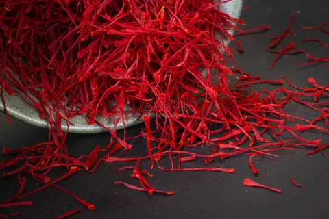 تصویر 4 از پودر ریشه زعفران طبیعی برای عطر‌ دهی سریع و آسان